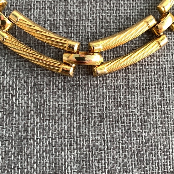 Four Vintage Gold Tone Necklaces of varying lengths 17” 17” 20” 31” - Picture 5 of 9